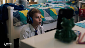 S 1249 Bostik BluTack SponsorshipIdents Boy 5.00 00 04 18.Still002